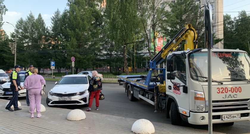 Аварийный комиссар обзъяснил: Кто должен уступить дорогу в ситуации с сужением дороги?