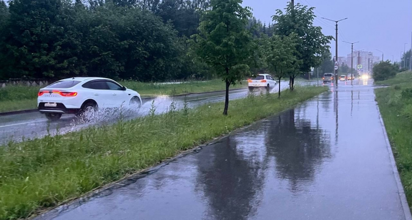 Знак "обгон запрещён", а разметка прерывистая: инспектор останавливает и грозит лишением прав - отвечаем строго по закону