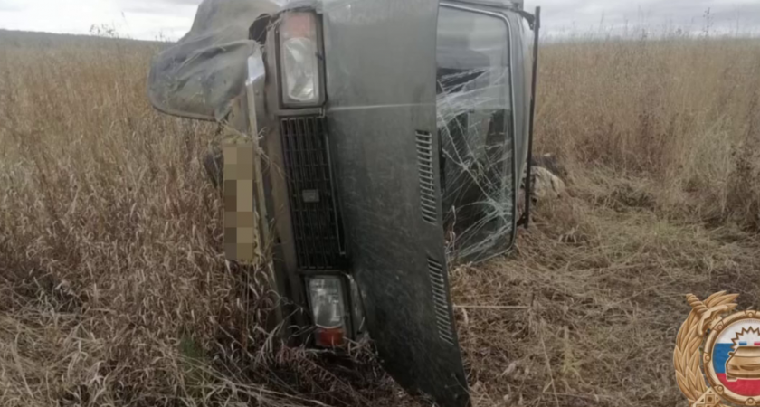 В Иркутской области женщина без водительского удостоверения погибла в опрокинутом автомобиле