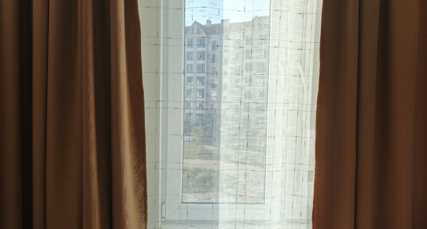 Из стыков больше не дует, а подоконник теплый: Устранила главную уязвимость пластиковых окон, делюсь каким образом