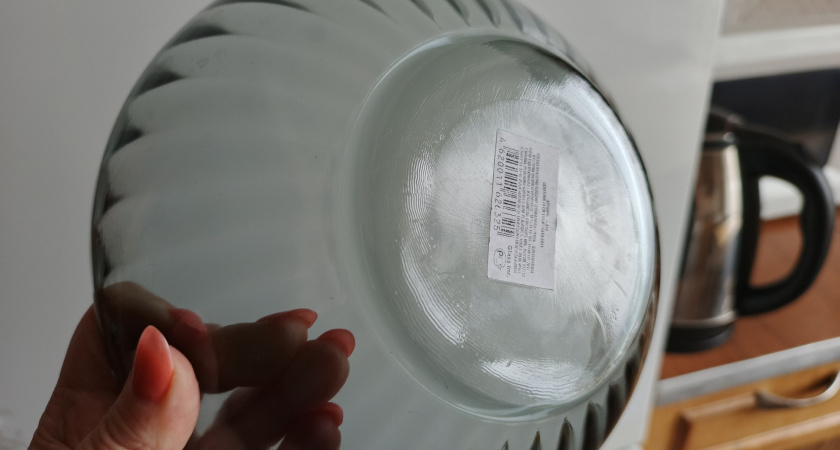 Простой метод убрать слой клея от наклейки с посуды и не только