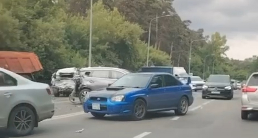 В России хотят изъять часть автомобильных номеров и заставить водителей перерегистрировать автомобили. Какие номера в этом списке