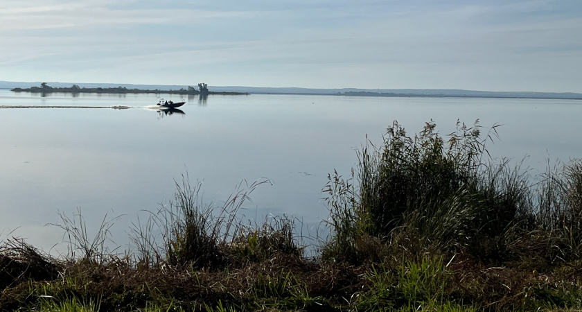 В Иркутской области спасатели помогли промокшему нетрезвому рыбаку