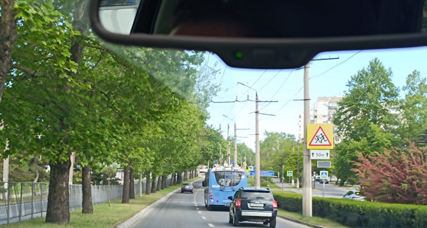 С запотевшими стеклами больше никогда не сталкиваюсь: кладу это под лобовое и всю зиму практически не парюсь