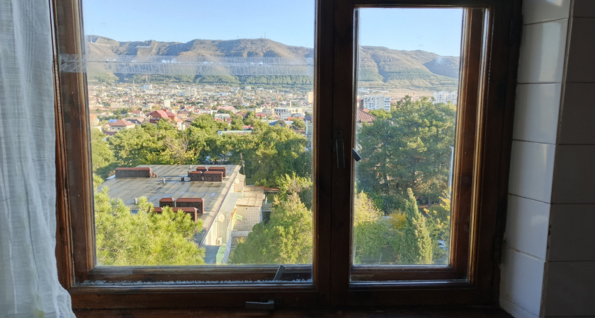 Одна чайная ложка — и окна сверкают бриллиантом до поздней осени: копеечный трюк для ленивых