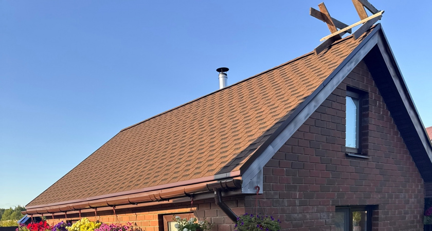 Умные хозяева уходят от сайдинга - нашли решение лучше. В Европе сейчас это новый тренд, а у нас так всю жизнь делали