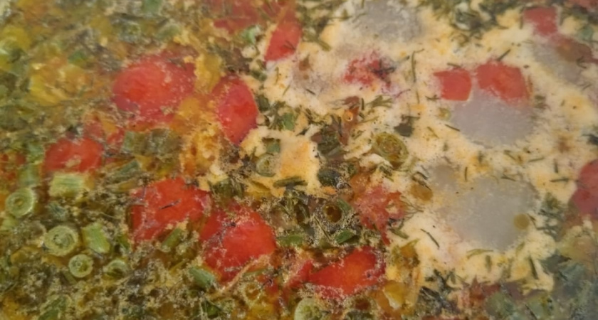 Когда семья просит приготовить солянку, готовлю ее с колбасой. Времени занимает мало, а результат всегда поражает