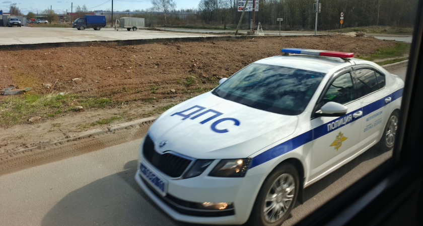 Верховный суд постановил: какой поворотник необходимо включать при въезде на кольцо — правый или левый