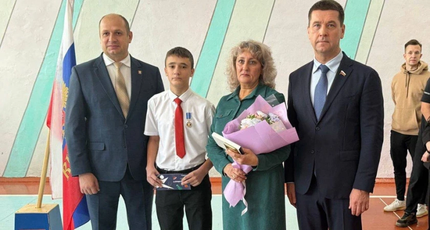 Юный герой в Иркутской области награжден медалью за спасение жизни на воде