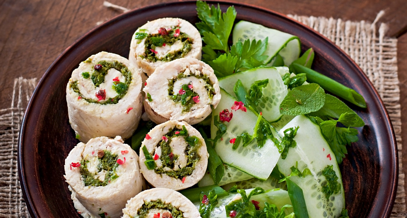 Готовим как на праздник: вкуснейшие рулетики из лаваша удивят всех ваших гостей — сметут со стола в один миг