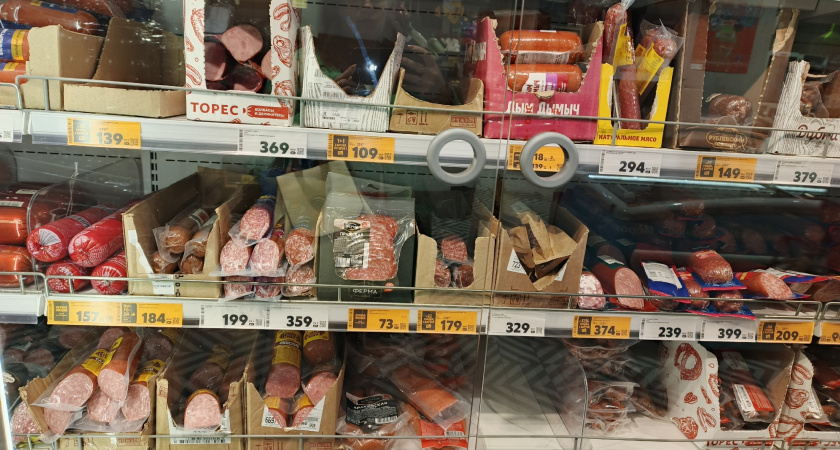 Берите сразу по 6 штук: какие колбасы считаются лучшими на Новогодний стол и в салаты - ищем такие буквы