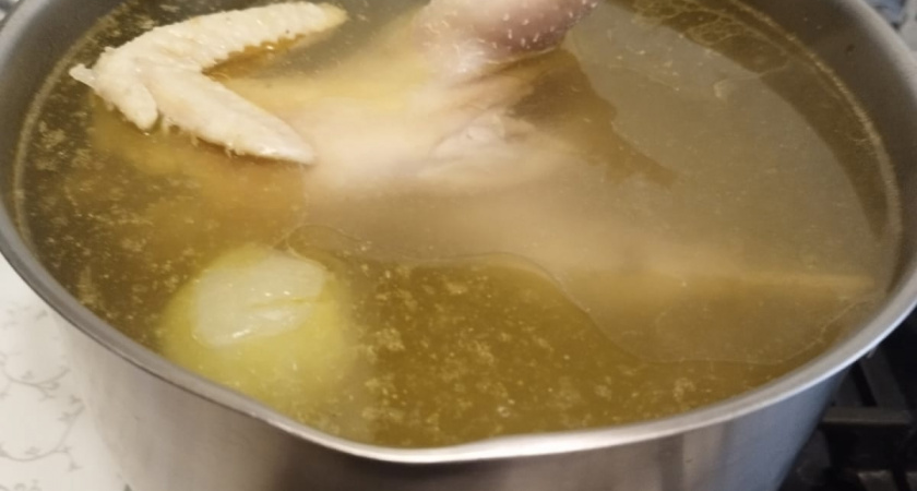 Работница птицефабрики: «Вы пичкаете себя остатками антибиотиков и гормонов, питаясь магазинной курицей. Но есть 3 метода защититься