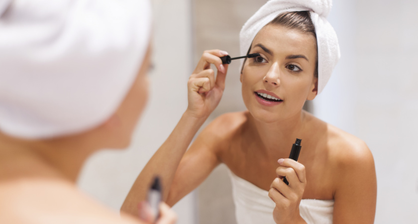 2 капли в сухую тушь — и она снова красит, как новая: бюджетный трюк для каждой красавицы