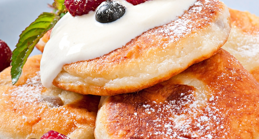 Методом проб и ошибок, я вывела для себя рецепт уникальных сырников: творожный вкус и не расплываются во время жарки – делюсь рецептом