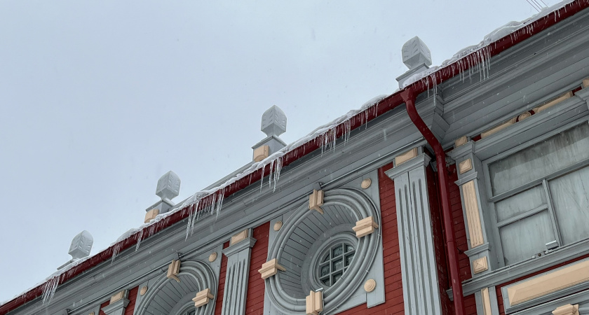 В Иркутске возбудили уголовное дело после падения глыбы льда на беременную женщину