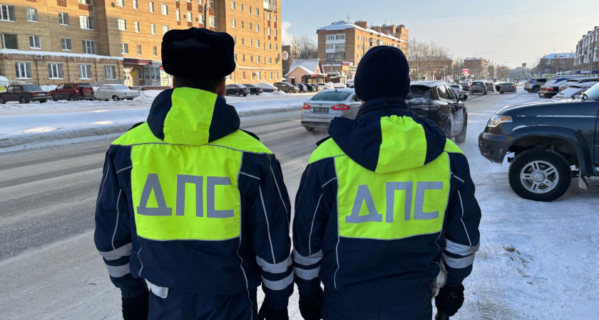 «Снимаем пароль, передаём смартфон»: что делать, если инспектор ГИБДД просит телефон на осмотр и почему не стоит спешить выполнять