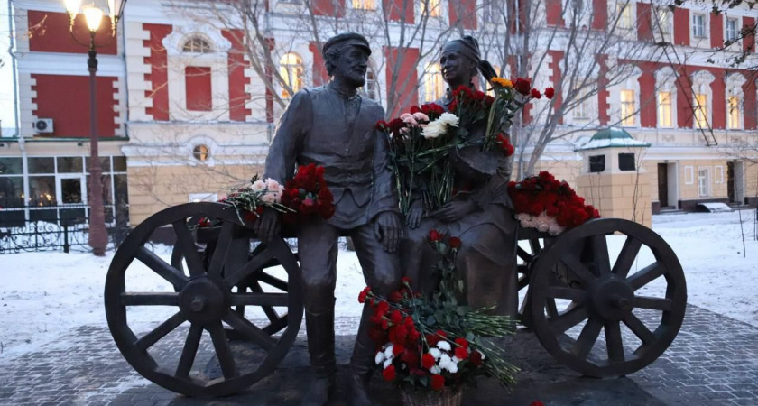 В Иркутске появился памятник, посвященный народным артистам