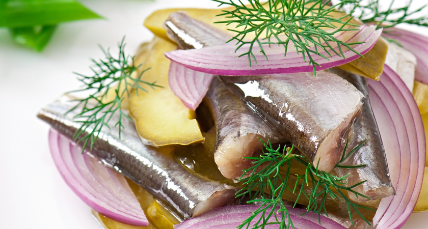 Солю селёдку, как никто из знакомых: очень удобный способ, актуально перед Новым годом