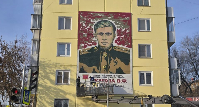 Исторический арт-объект вернулся на фасад дома в Иркутске-2