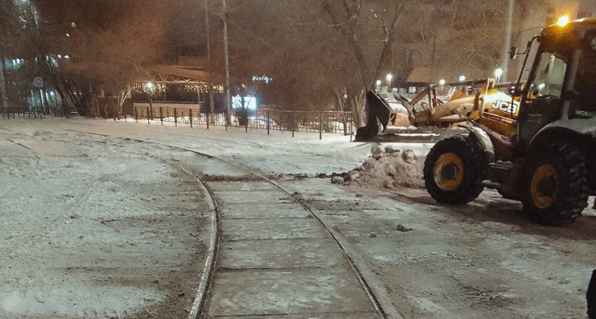 В Иркутске проводят обновление трамвайных путей и ликвидацию ям