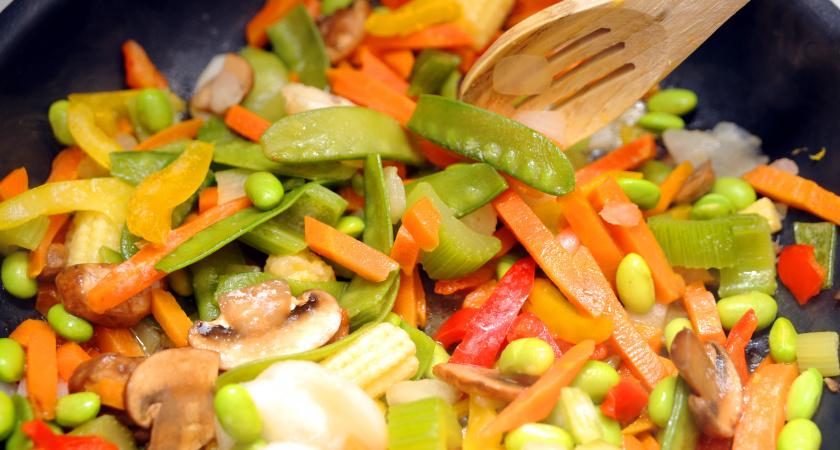 Легкий салат «Мышиный король». Идеально для праздника на скорую руку: 3 ингредиента и сыр