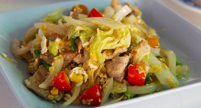 В новогоднее меню включила салат с жареной куриной грудкой, чтобы угодить всем. Делюсь рецептом на новогодний стол