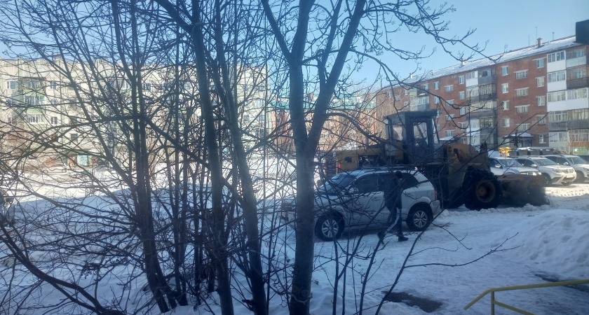 Верховный суд разрешил давний спор: возможно ли обгонять трактор или экскаватор через сплошную линию разметки