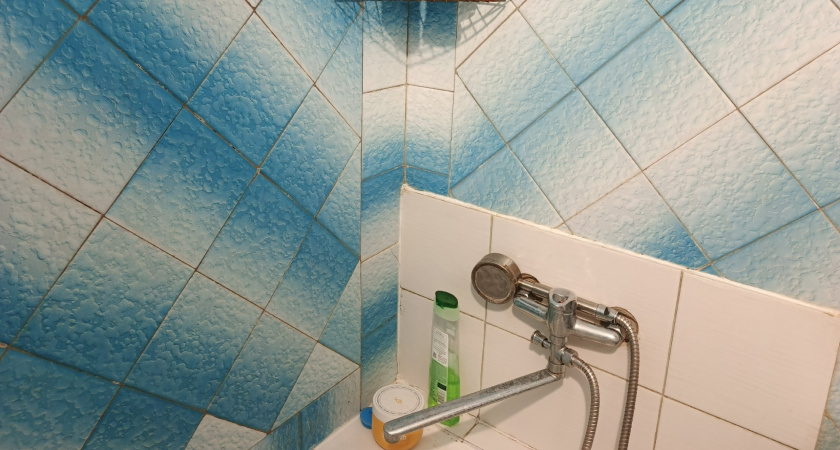 Как закрыть стык между ванной и стеной: несколько рабочих методов без плесени и желтизны