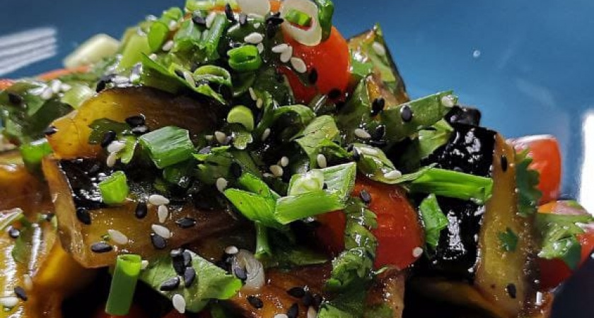 4 ингредиента и всего 10 минут: готовим «Снежную милю» на Новый год — обалденный салат с копченой ноткой