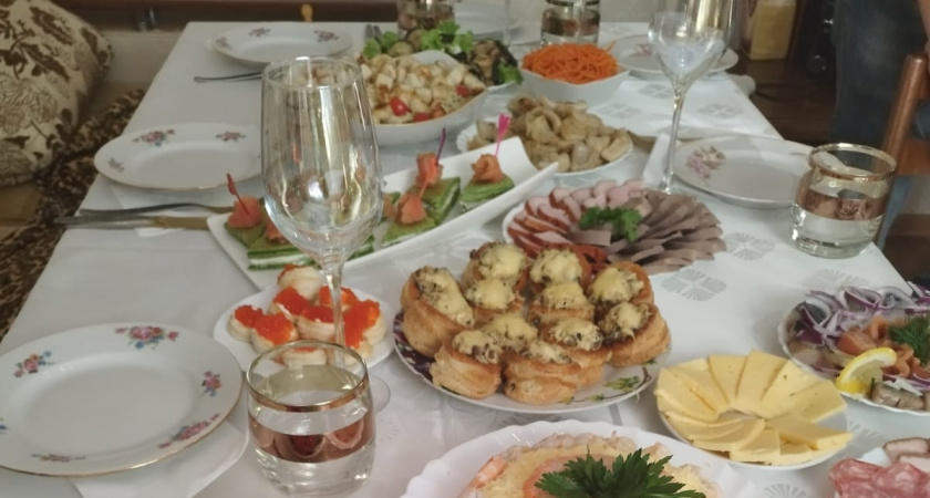 Шикарный стол за копейки: назван самый дешевый салат на Новый год-2026