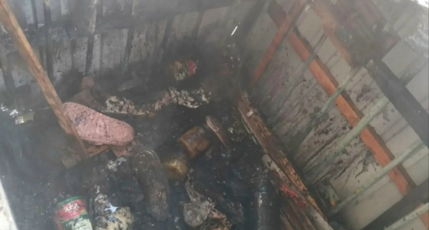 Иркутские пожарные эвакуировали женщину из охваченной дымом квартиры