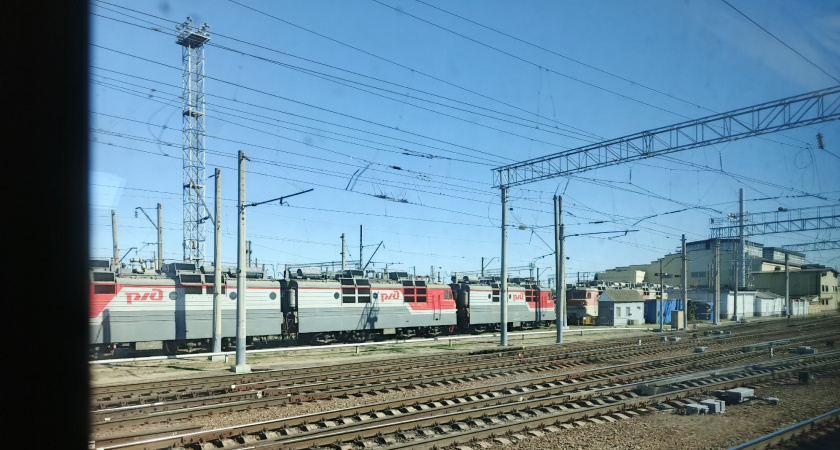 «В 7 утра с верхней полки слезла попутчица и стала будить меня, чтобы я уступил ей место»: закон работает