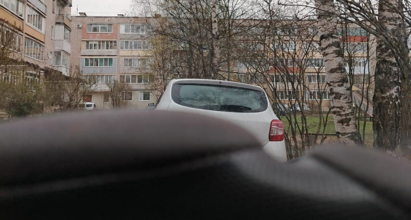 Верховный суд внес окончательный запрет: водителям нельзя оставлять авто во дворах жилых домов - чем это может грозить?