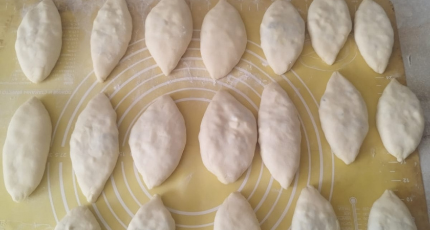 Смешиваю стакан кефира и фарш: по итогу получаю гору вкуснейших ленивых беляшей