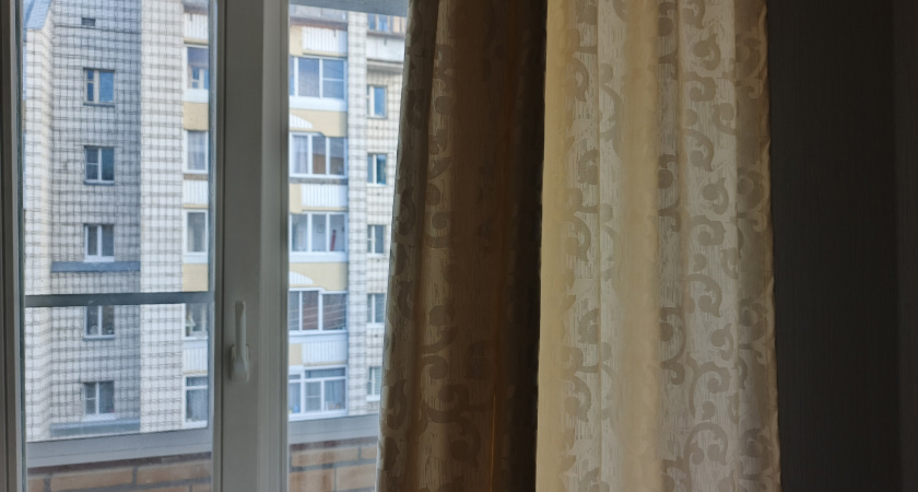 Беру спичку — и из окон не дует даже при сильном ветре: герметичность за 2 минуты — подоконник теперь не холодный