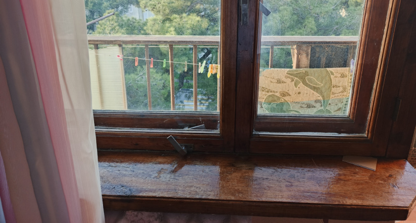 Прощай, пластиковый подоконник: есть отличная замена — крепче, безопаснее и красивее