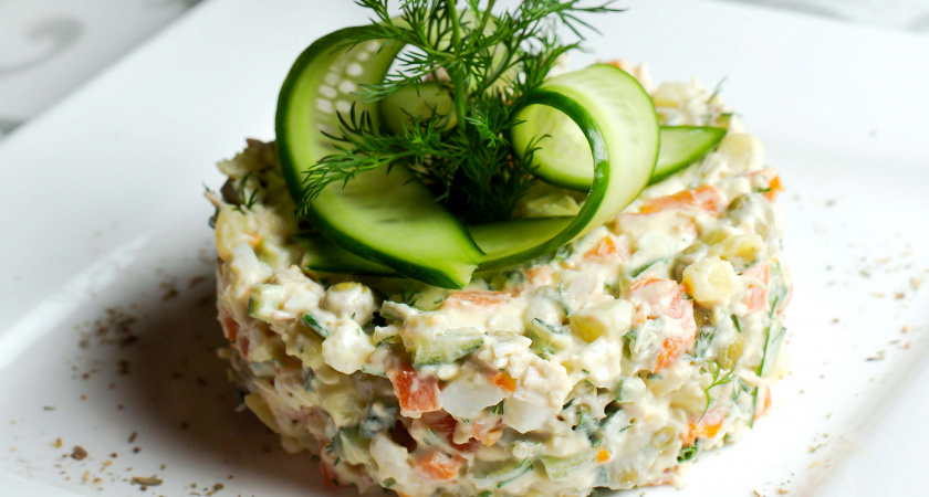 Новогодний хит 2026: обалденный салат «Чайка» из СССР —  намного вкуснее, чем «Оливье» и «Сельдь под шубой»