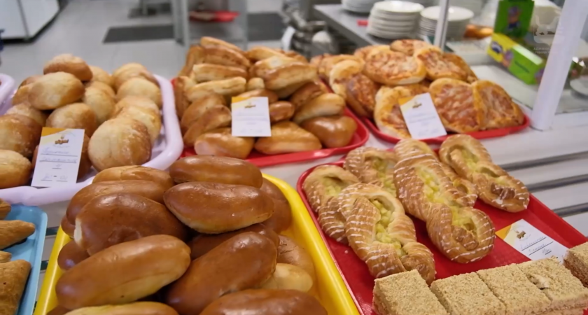 Комбинат питания Иркутска наращивает выпуск свежей выпечки для школьных буфетов