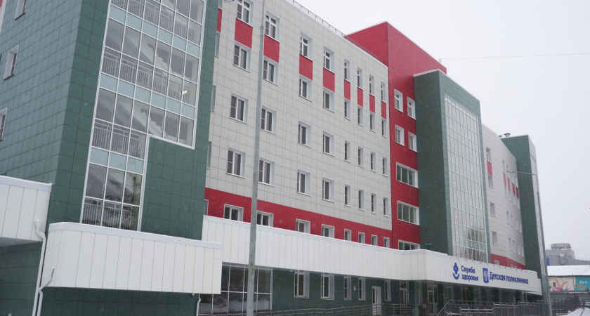 В Иркутске построили современную девятиэтажную детскую поликлинику на бульваре Рябикова