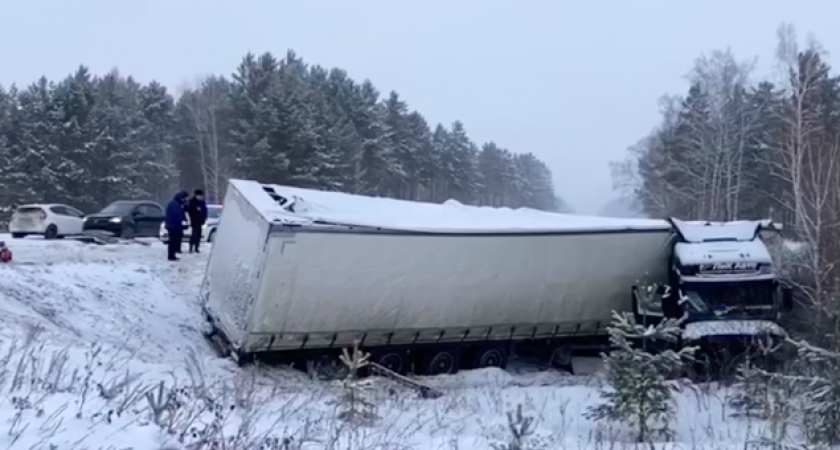 В Иркутской области в ДТП на трассе Р-255 погибли четыре человека