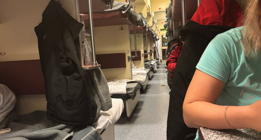 В поездах теперь это делать строго запрещено. Как будут ездить пассажиры РЖД в этом сезоне