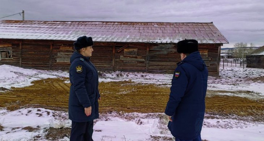 На Ольхоне ликвидировали незаконное захоронение опасных удобрений