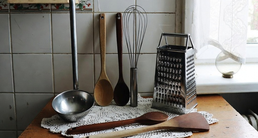 На моей кухне вся посуда сияет как новая: как мыть жирные сковородки без химии – ресторанный трюк