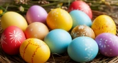 Священник перечислил три цвета, в которые нельзя красить яйца на Пасху