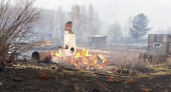 В Иркутской области огонь уничтожил 30 дач из-за мгновенного распространения по сухой траве