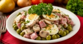 Нежный и сытный салат «Соренто» — такой вкусный, что хочется есть ложками — со стола разлетается в первую очередь