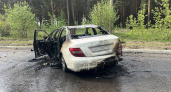 В Иркутской области "Мерседес" вспыхнул после столкновения со столбом