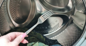 Кладу вилку в барабан стиральной машины и горя не знаю: таким способом пользуются в самой крутой прачечной