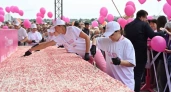 В Иркутске установили кулинарный рекорд с двухтонным десертом