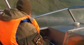 Медведь вышел к туристам на берегу Байкала